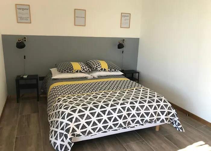 Les Costebelles B&B 발랑솔