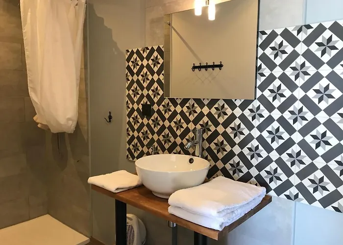 B&B Les Costebelles 발랑솔