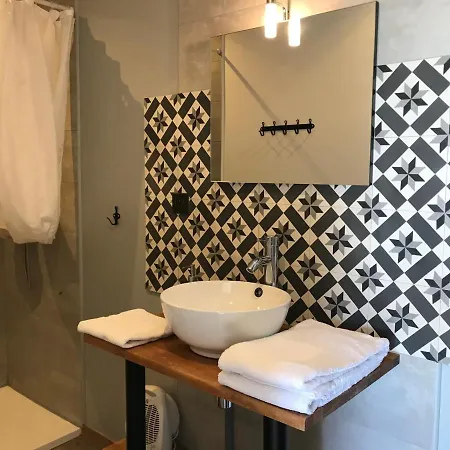 B&B Les Costebelles 발랑솔