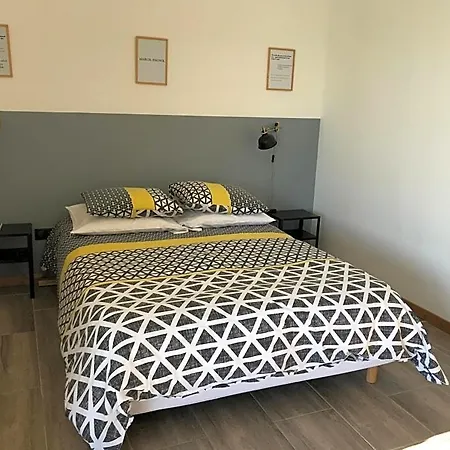 B&B Les Costebelles 발랑솔