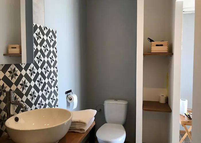 莱斯科斯特贝尔斯住宿加早餐旅馆 瓦朗索尔